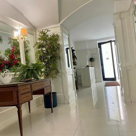 מלון דירות Palazzo Mongio 3*